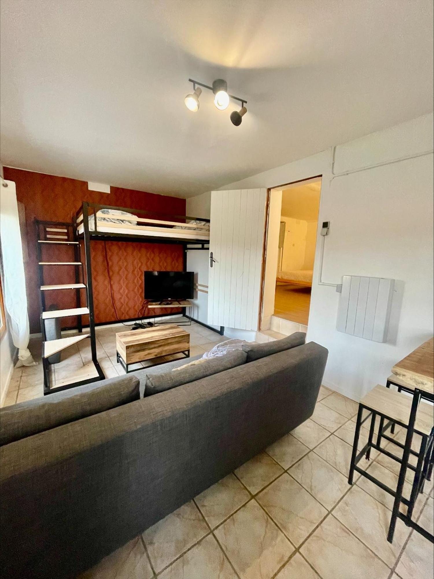 Logement En Rez De Jardin Guerard Exterior foto